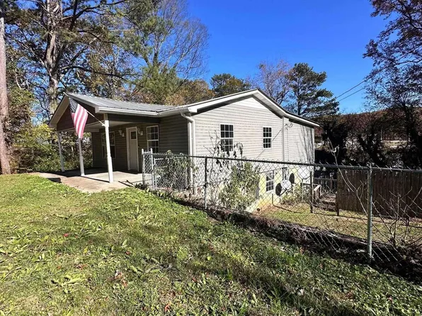 47 McClellan Dr, Anniston, AL 36201