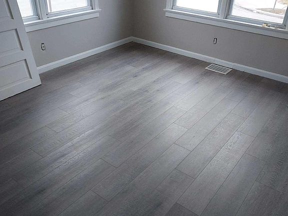 3rd image of 1710 De Armand Ave #1