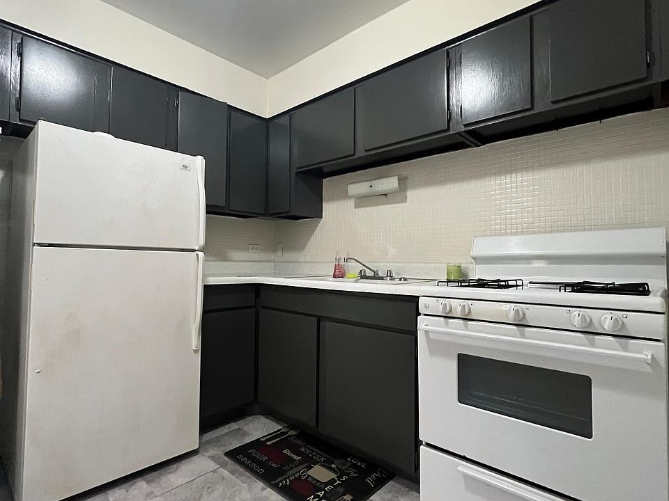 1st image of 736 W Buena Ave APT 306