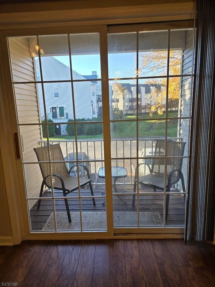 2 bed, 2.0 bath, 1262 sqft, $3,200 — Photo 4