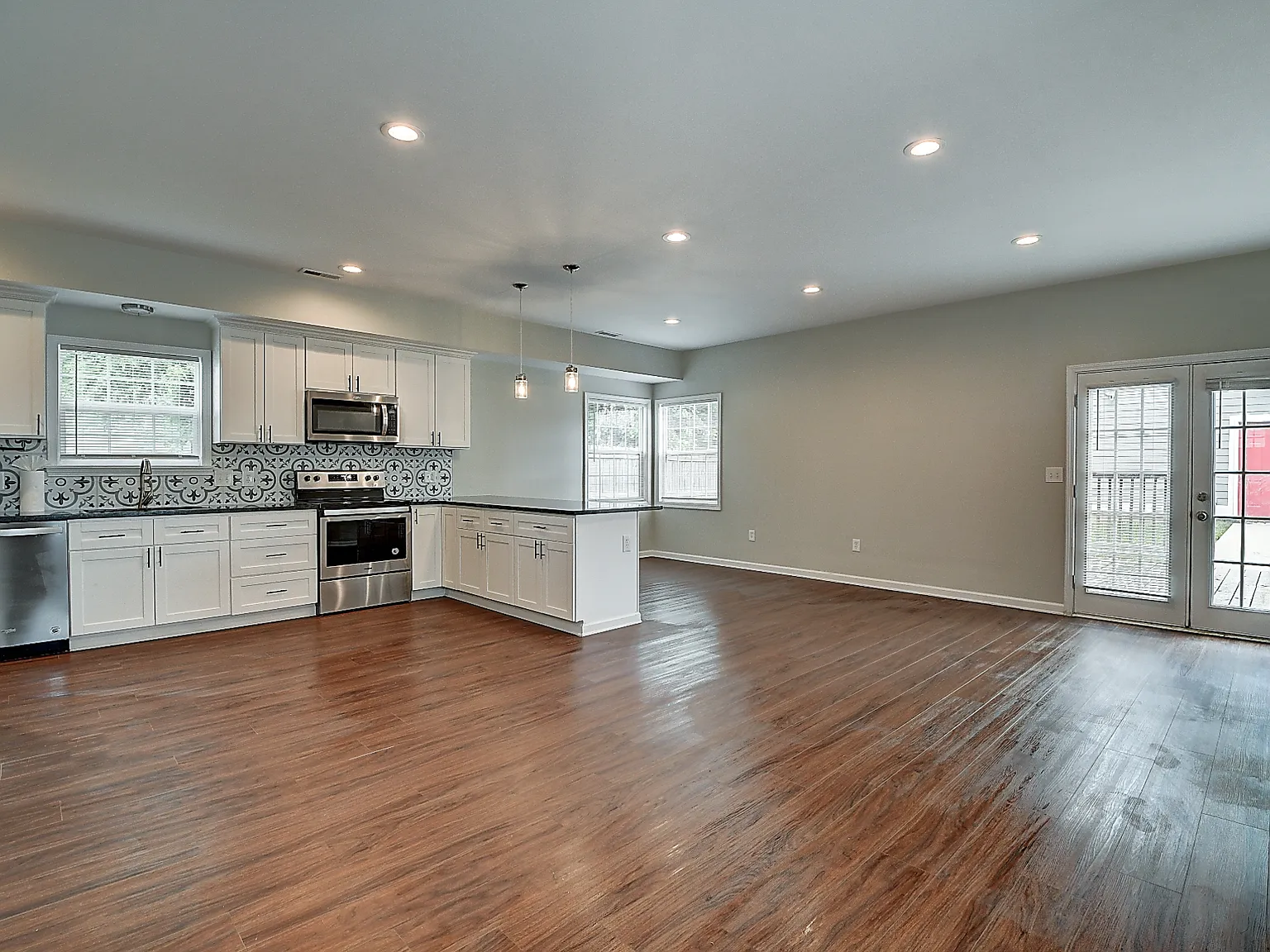 3 bed, 2.5 bath, 1712 sqft, $2,249 — Photo 3
