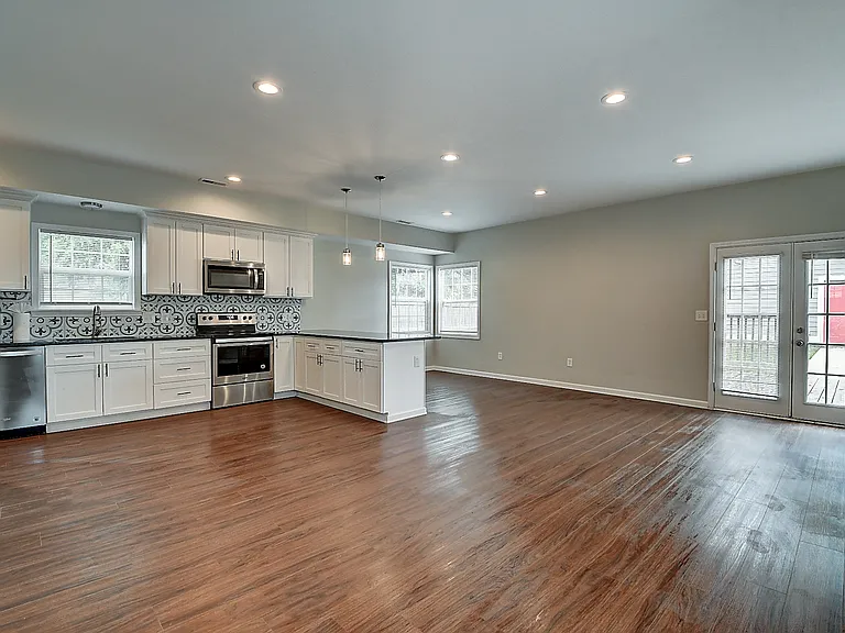 2221 Bellefontaine St — Photo 3