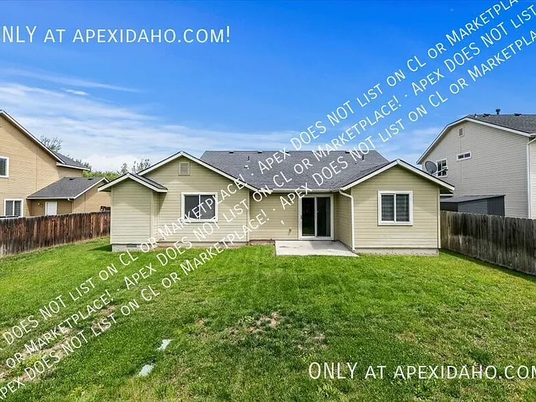 3851 N Lezana Ave — Photo 32