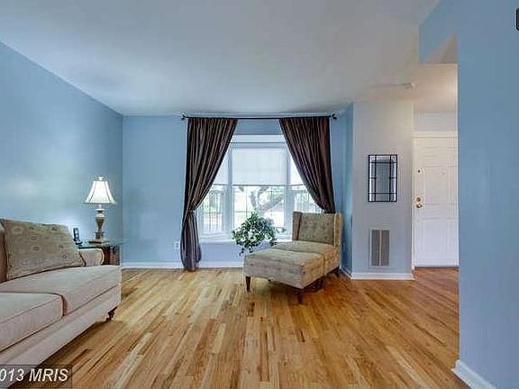 3rd image of 8557 Dellway Ln
