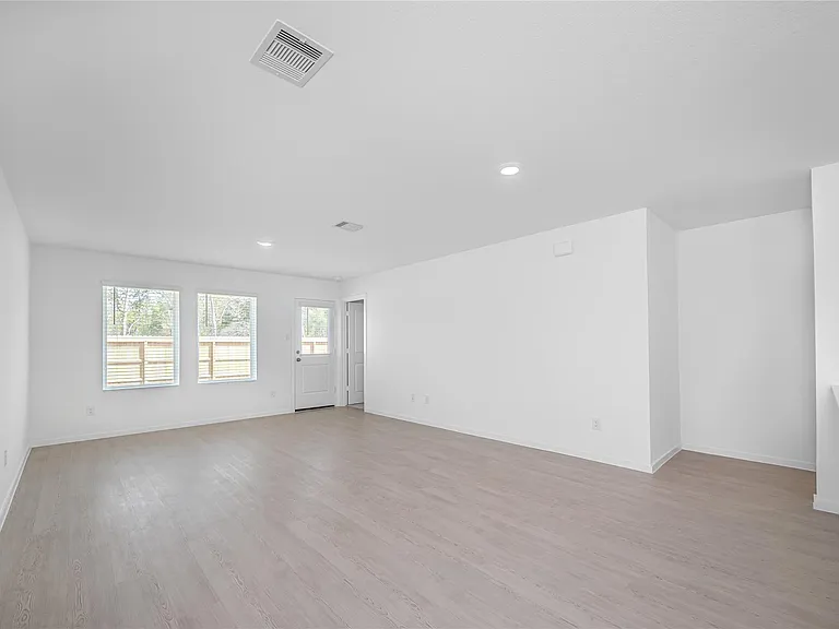 21043 Santopadre St — Photo 15
