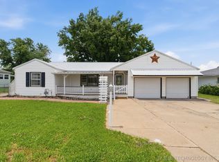 215 NE Wilshire Ave, Bartlesville, OK 74006