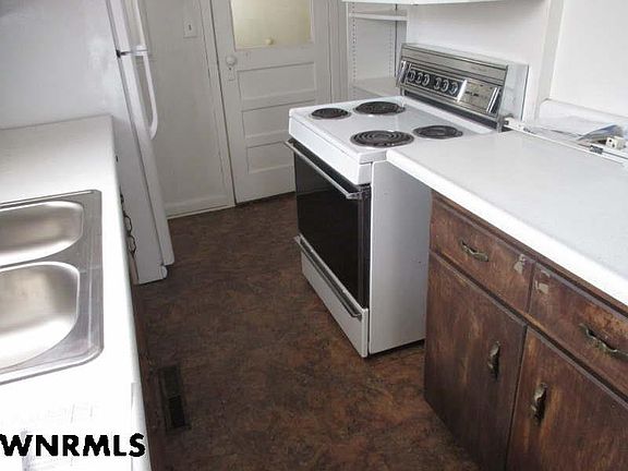 4th image of 2514 Avenue E