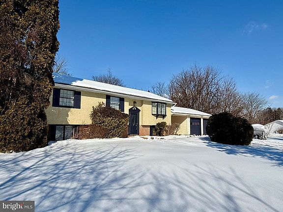 3rd image of 110 Wendy Cir
