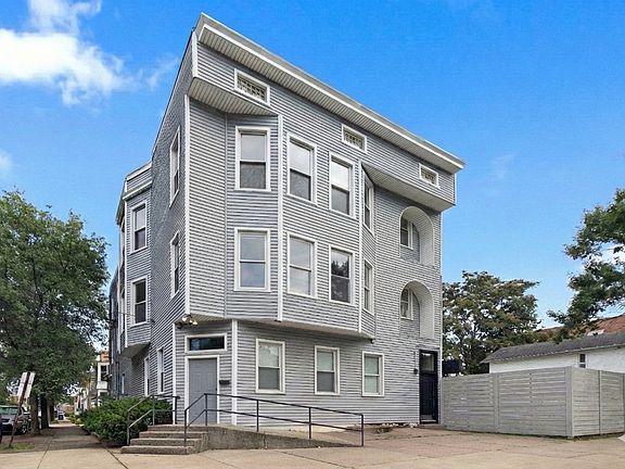 4th image of 923 Elm St APT 3C