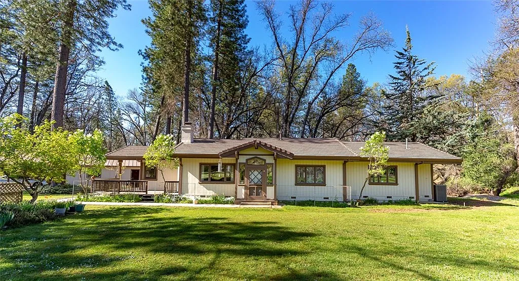 5589 Meadow Ln photo 1