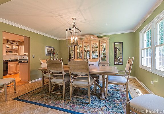 5th image of 1029 Cayuga Dr