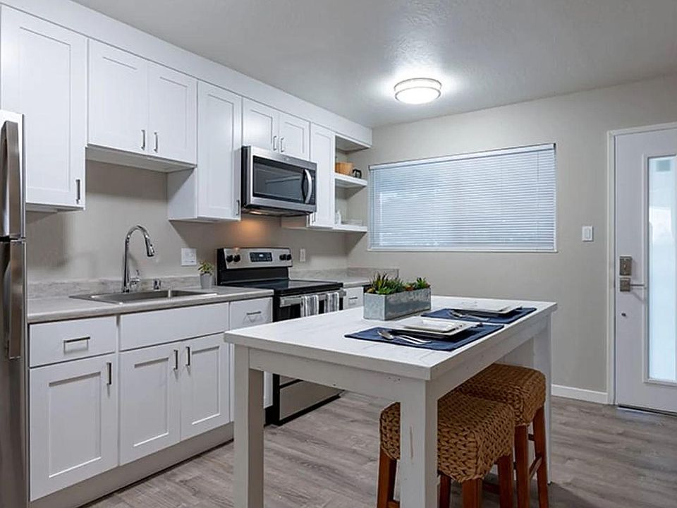1BR, 1BA - 560 SQ FT