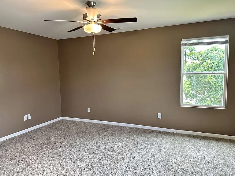 240 Melbourne Dr — Photo 10