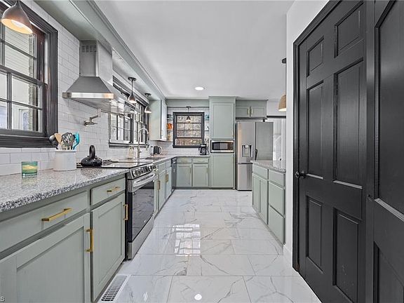 3rd image of 1352 City Lake Rd