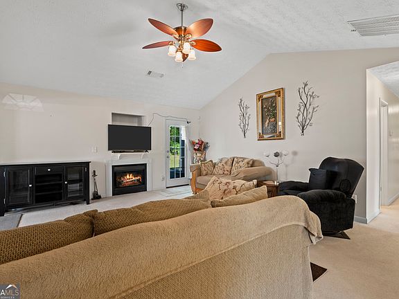 5th image of 398 Clydes Way