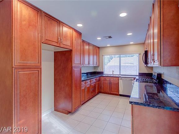 3rd image of 5430 La Palomas Ct