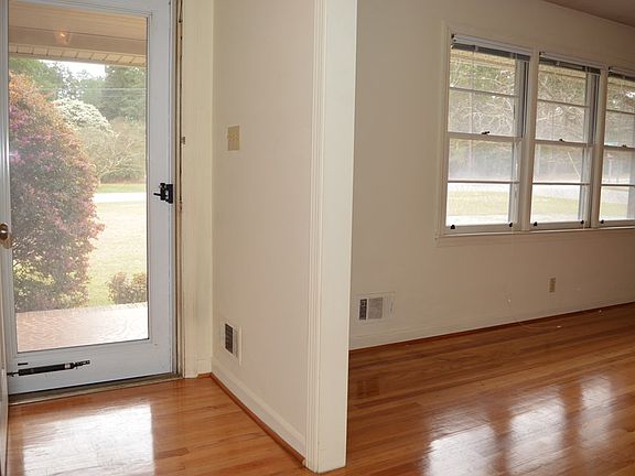 4th image of 301 Gregg Ave NW
