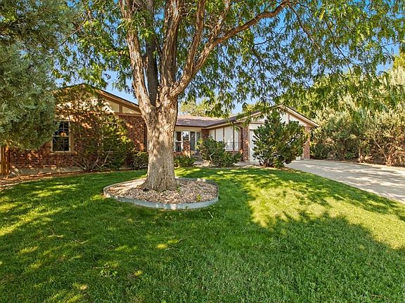 3rd image of 15 Bellflower Ct
