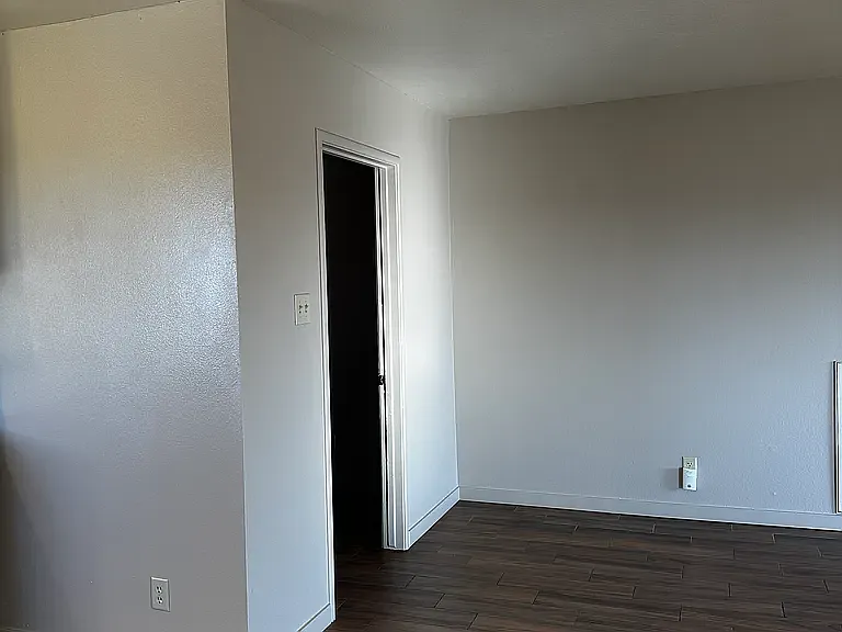 1441 E Barnhart Rd — Photo 9