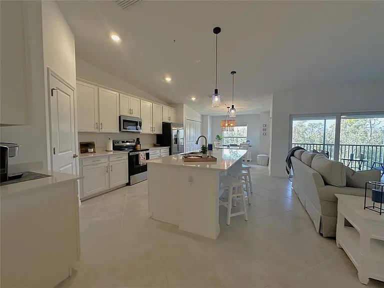 14221 Heritage Landing Blvd #2024 — Photo 8