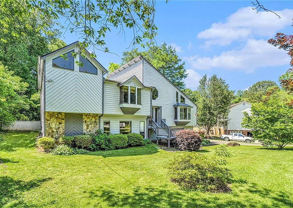 1st image of 329 Rockmoor Trl NE
