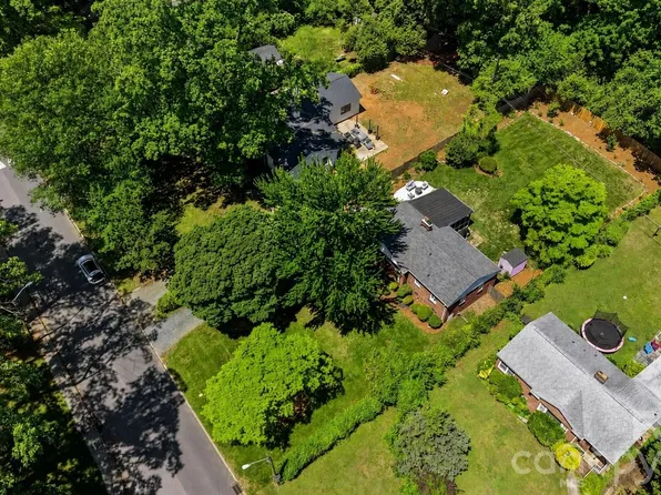 2431 Arnold Dr, Charlotte, NC 28205