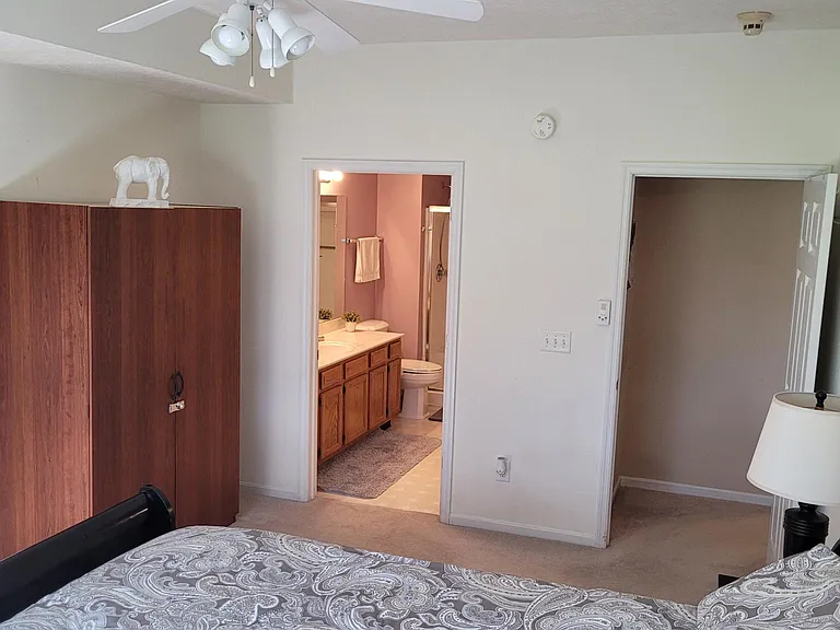 4657 Court Yard Dr — Photo 22