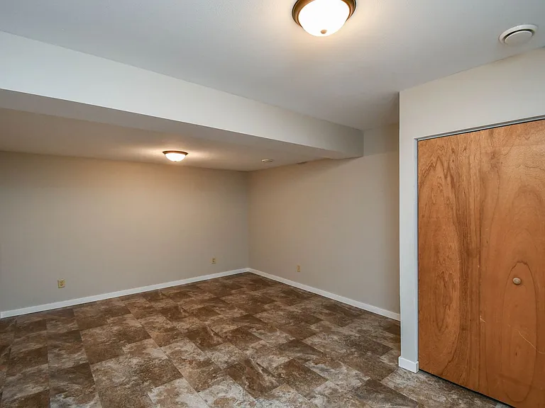 1115 N Duluth Ave — Photo 27