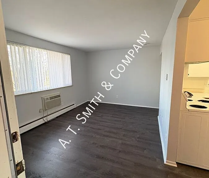 5427 Dover St #E — Photo 2
