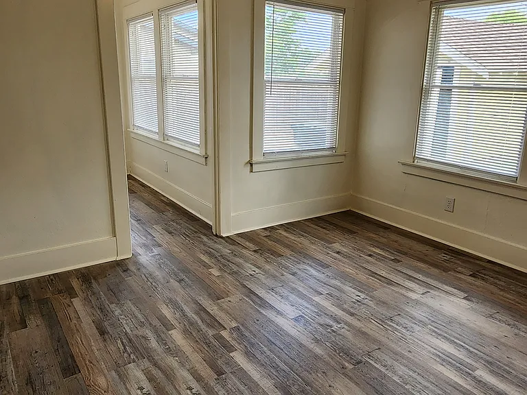 401 N Cherry St — Photo 22