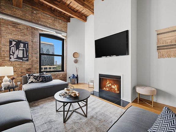 4th image of 520 W Huron St APT 609