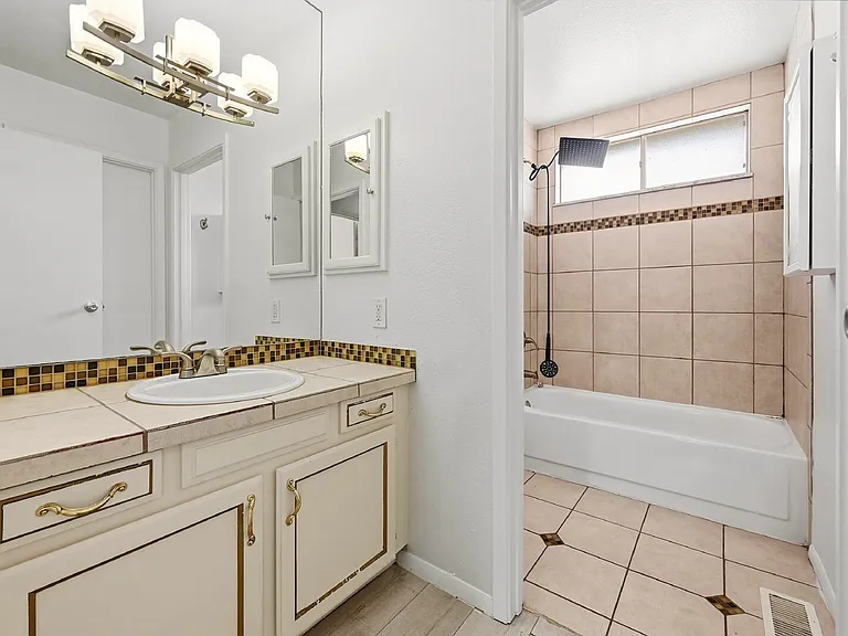 16055 E Ithaca Pl #C — Photo 18