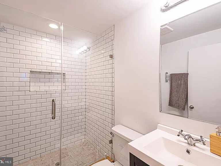 2137 Cross St — Photo 3