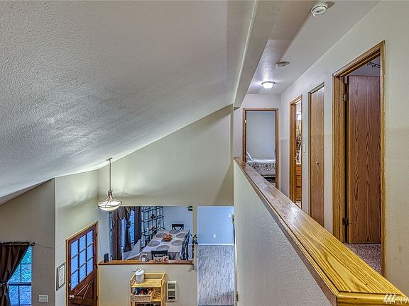 3rd image of 7096 Bayview Dr SE