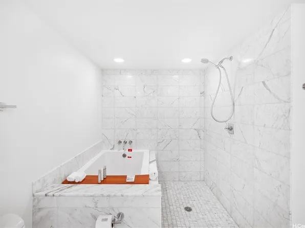 223 Saratoga Rd #1007, Honolulu, HI 96815