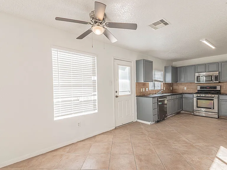 19507 Narcissus Brook Ln — Photo 7