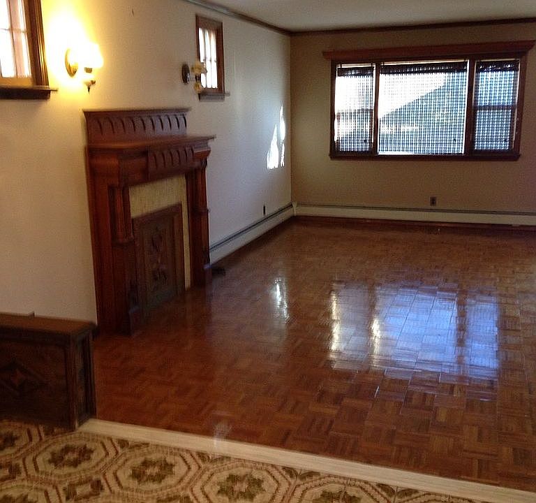 2nd image of 35 Robertson Rd