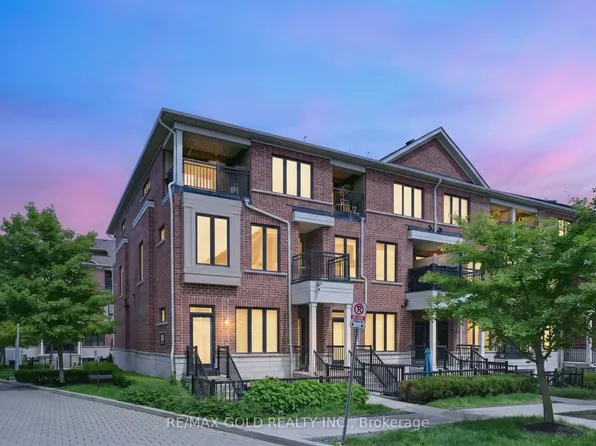 30 Carnation Ave #Townhouse 92, Toronto, ON M8V 0B8