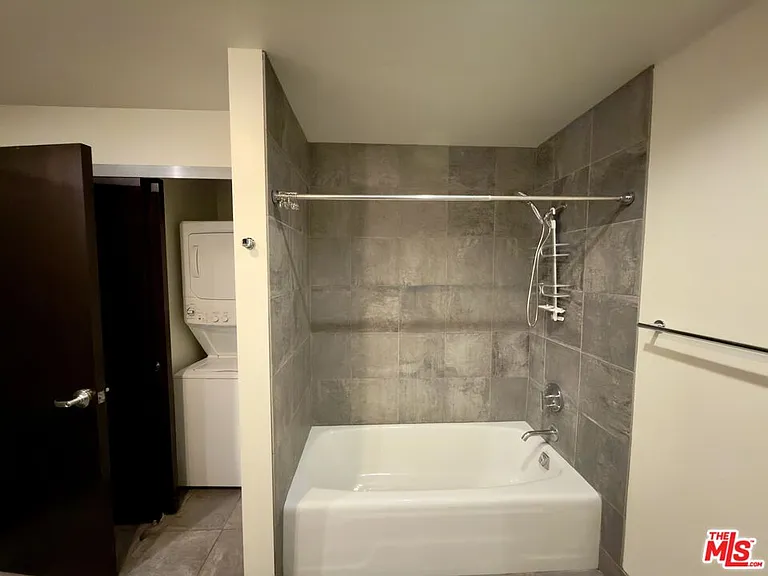 1100 S Hope St #907 — Photo 16