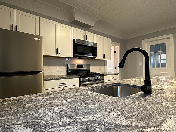 4th image of 106 Fountain St #1