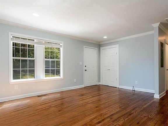 4th image of 619 Seminole Pl