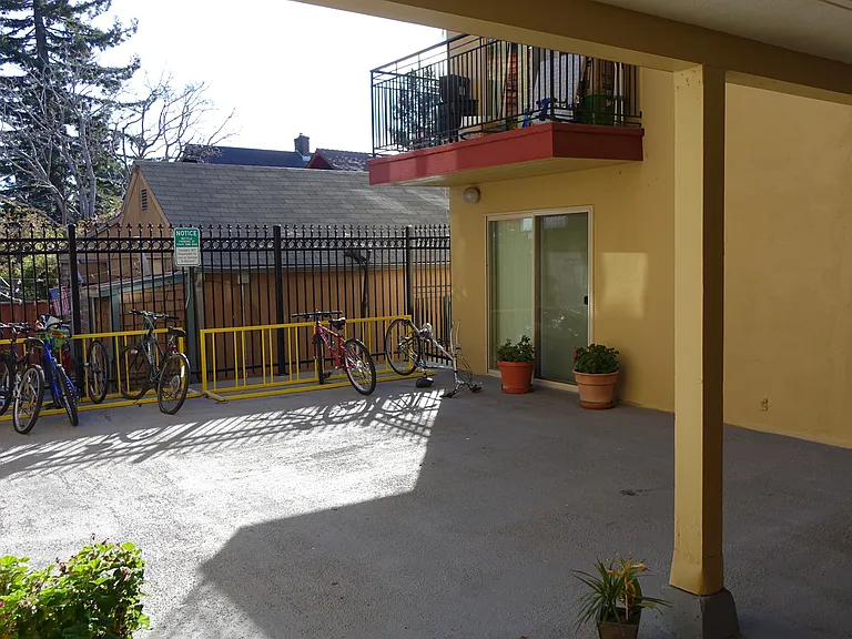 2606 Benvenue Ave — Photo 6