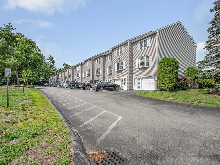 95 Tennis Plaza Rd #7 — Photo 4