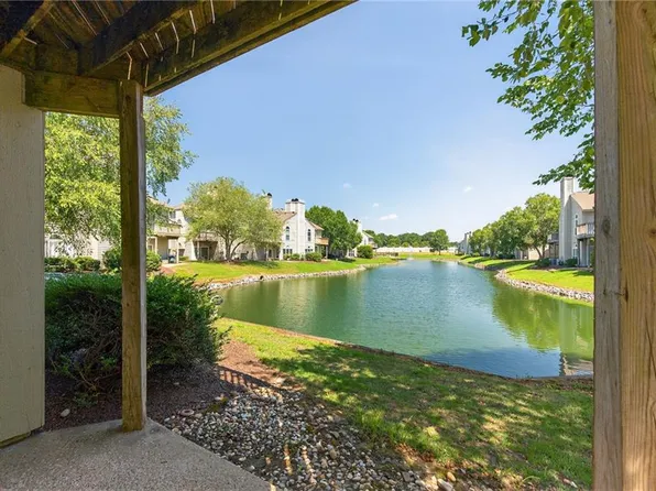 503 E Lake Cir, Chesapeake, VA 23322
