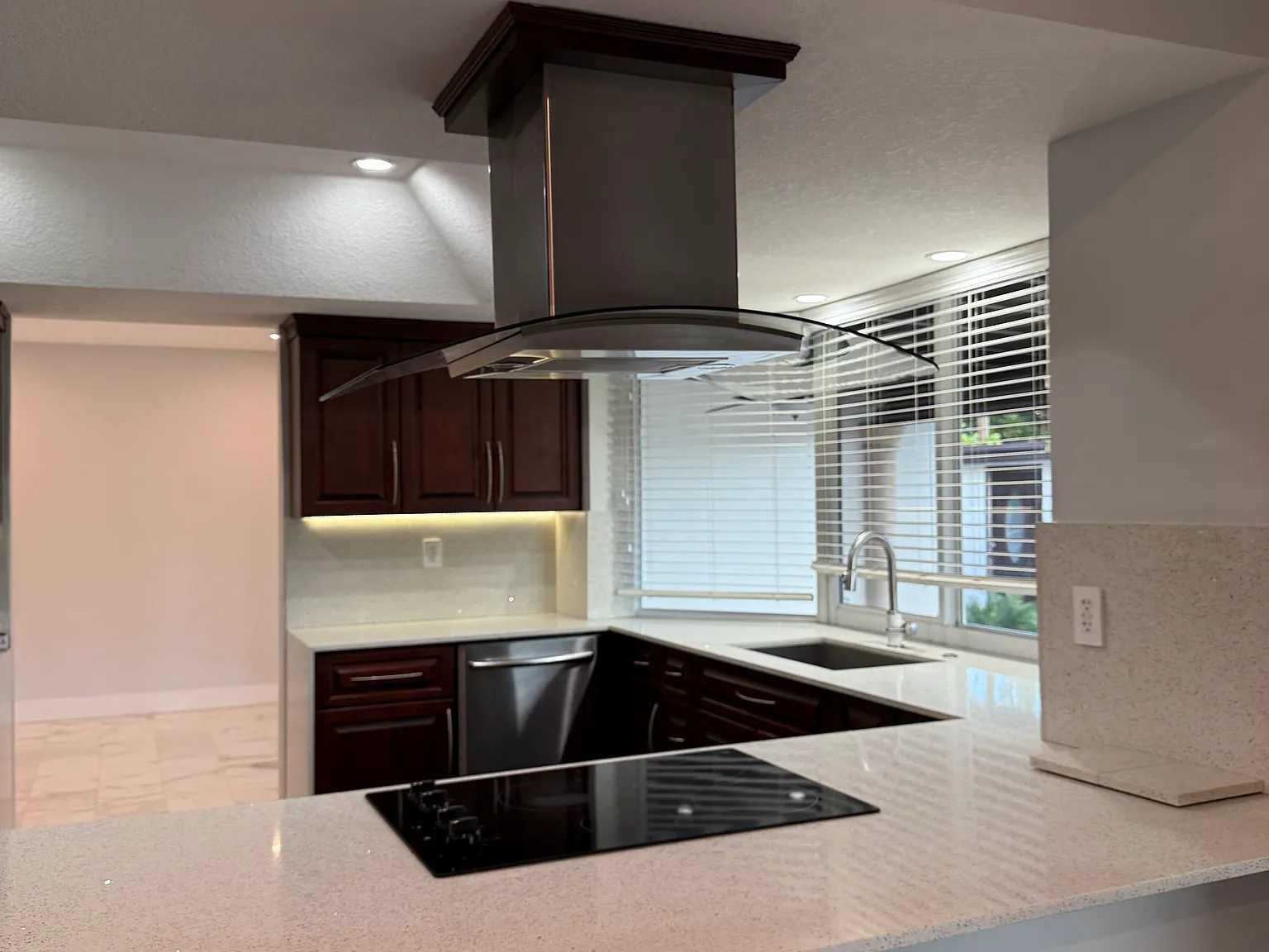 4 bed, 2377 sqft, $6,000 — Photo 4