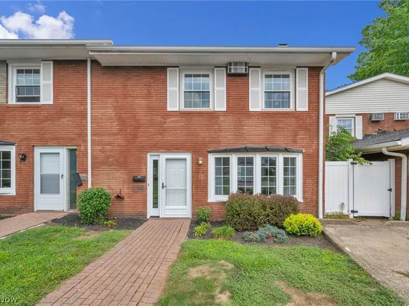 11 Meadowlawn Dr Unit 5, Mentor, OH 44060