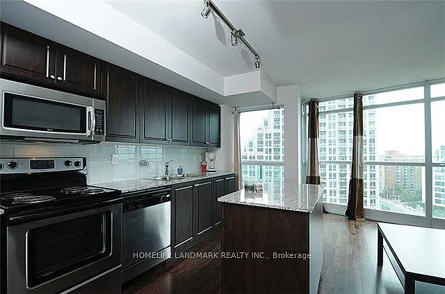 215 Fort York Blvd — Photo 3