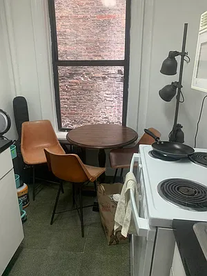 Rented by M.Grossman R.E. Management | media 14