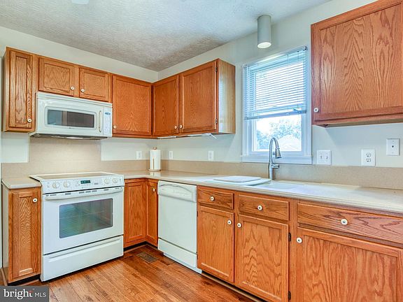 3rd image of 102 Tern Ave