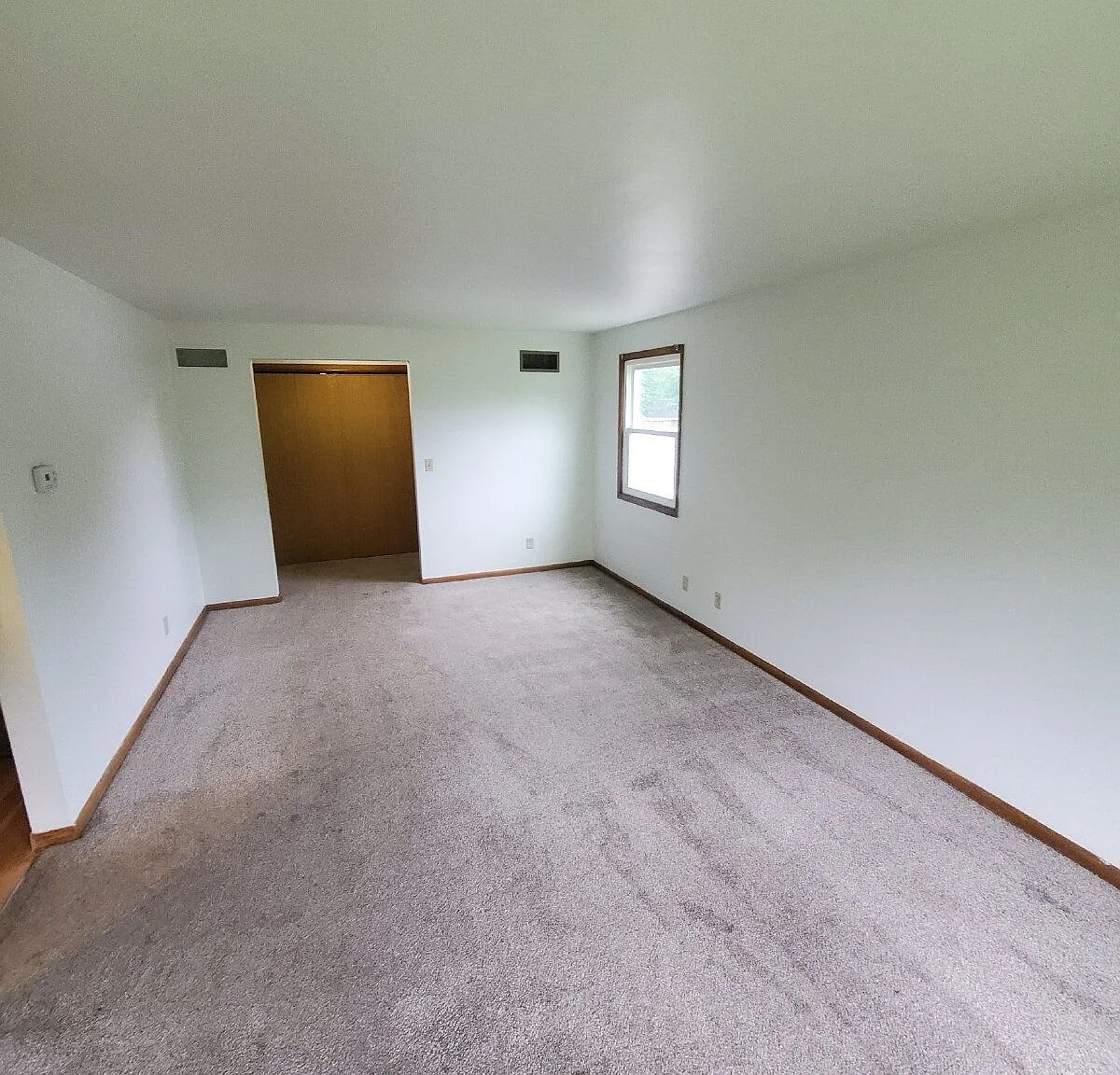 2 bed, 1.0 bath, 918 sqft, $1,145 — Photo 2